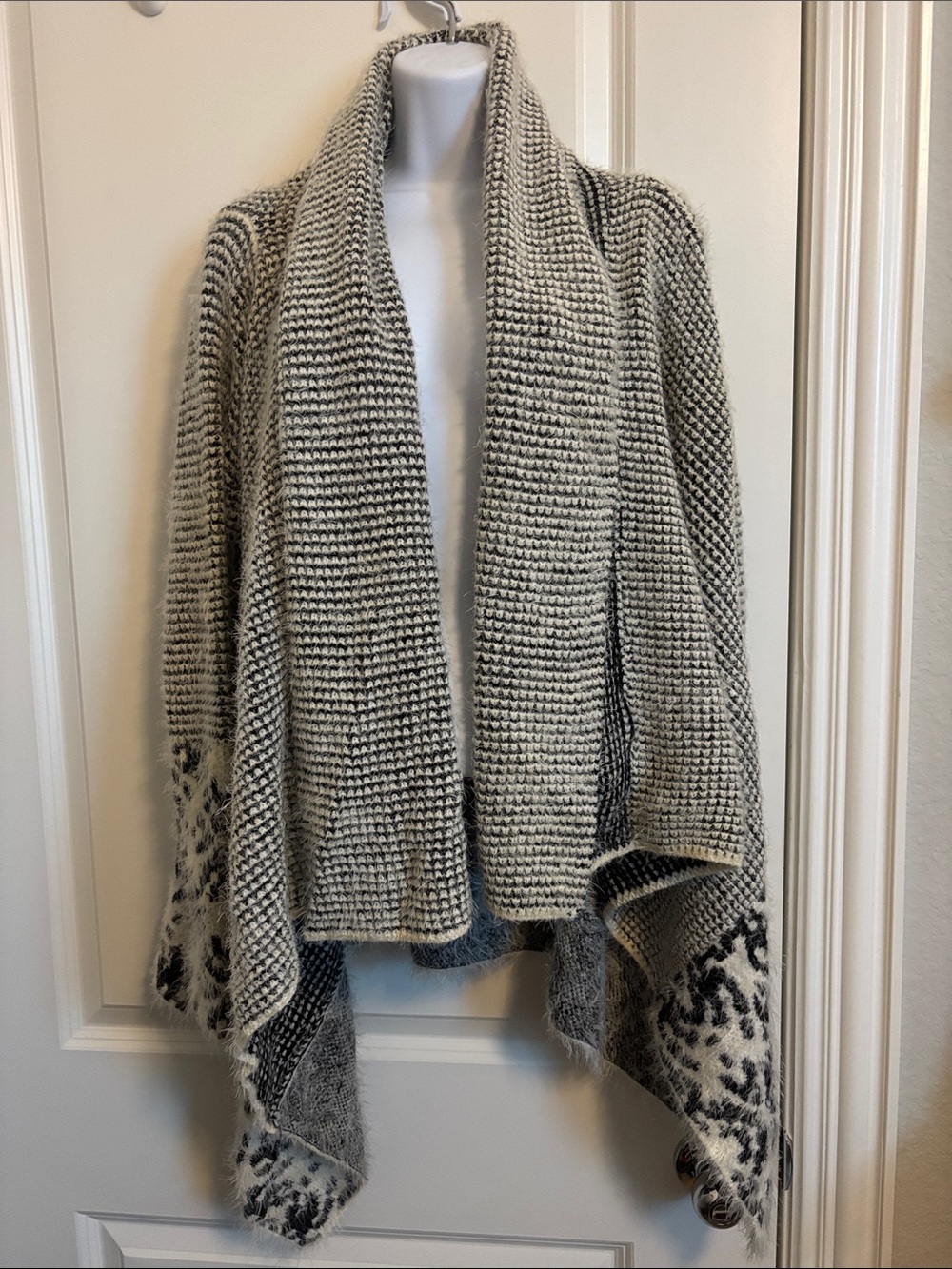 Neiman Marcus Cozy Luxurious Open-Front Gray Knit Women’s Sweater Cardigan M